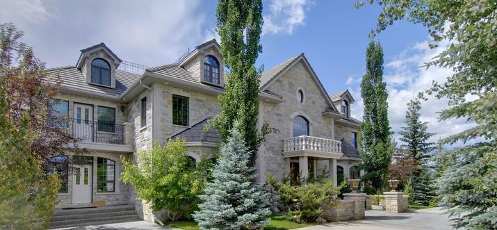 mansion airbnb calgary