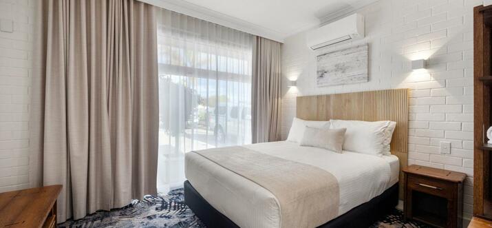 adelaide airport hotels with shuttle