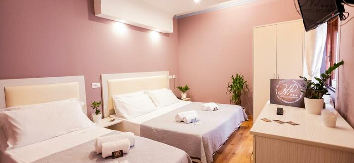 florence hotels near airport