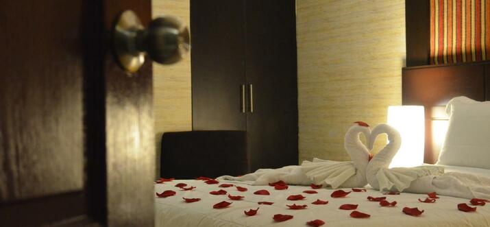 lima airport hotels with shuttle
