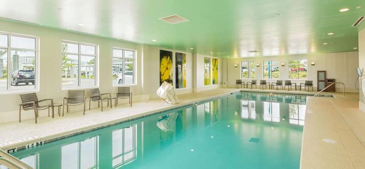 hotels in pensacola fl with free breakfast