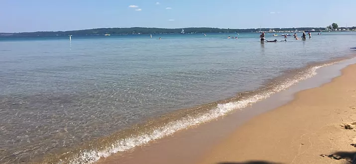 5 Best Beachfront Airbnb Vacation Rentals In Traverse City, Michigan
