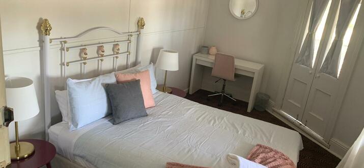 hotels in cowra