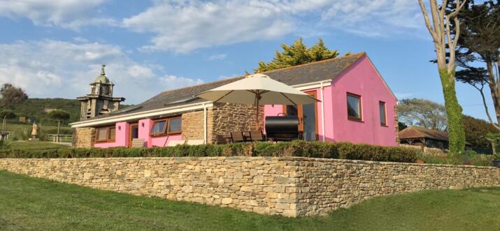 10 Handpicked Airbnb Vacation Rentals Near Jurassic Coast, UK