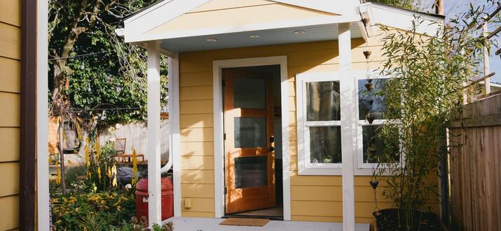 airbnb tiny house in redmond wa