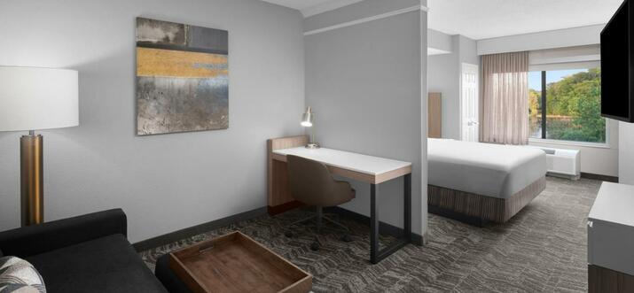 hotels near grand rapids airport with shuttle