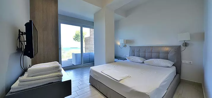 5 Handpicked Beachfront Hotels In Loutra Elenis, Greece