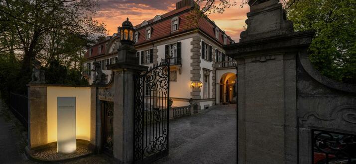 berlin hotels with airport shuttle