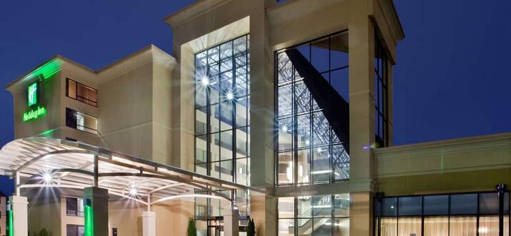 virginia beach hotels with airport shuttle
