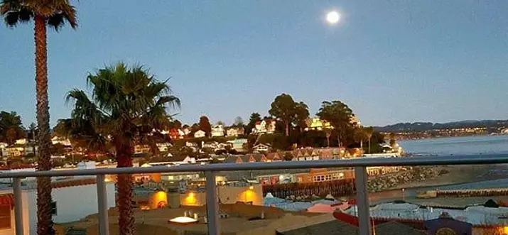 6 Best Beachfront Hotels Near Monterey Bay, USA