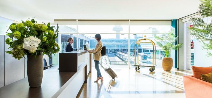 barcelona airport hotels with parking