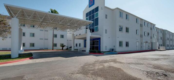 hotels in brownsville with a kitchen