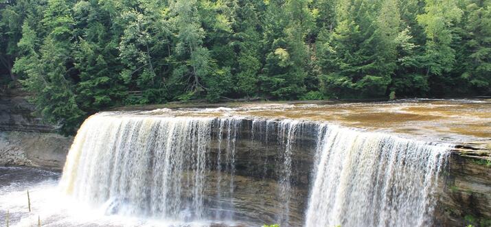 Tahquamenon Upper Falls, Paradise, MI: A Majestic & Awesome Waterfall