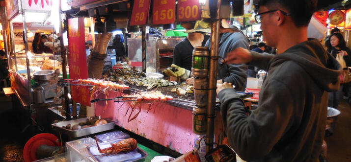 Ruifeng Night Market, Kaohsiung: Food, Fashion and Fun