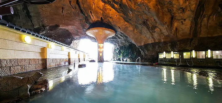 A real palace under the sea! A pleasant stay at the hot springs of Hotel Urashima in Katsuura