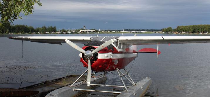 The Lakefront Anchorage: Lodging Next To Lake Hood's Floatplanes