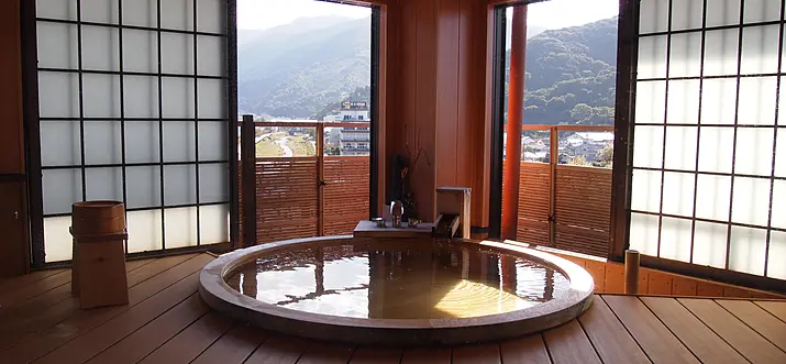 Have a relaxing time at Suishotei in Toi Onsen, where many famous actors stay.