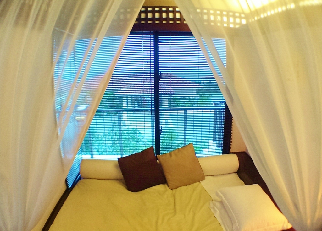 luxury resorts in iriomotejima | there is a day bed in the room!