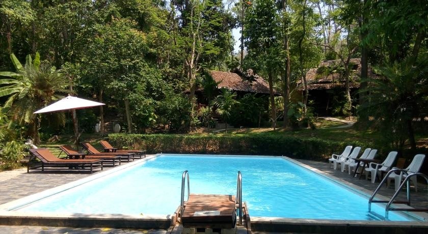 resorts in mae hong son | relaxing and chilling out by the paddy fields