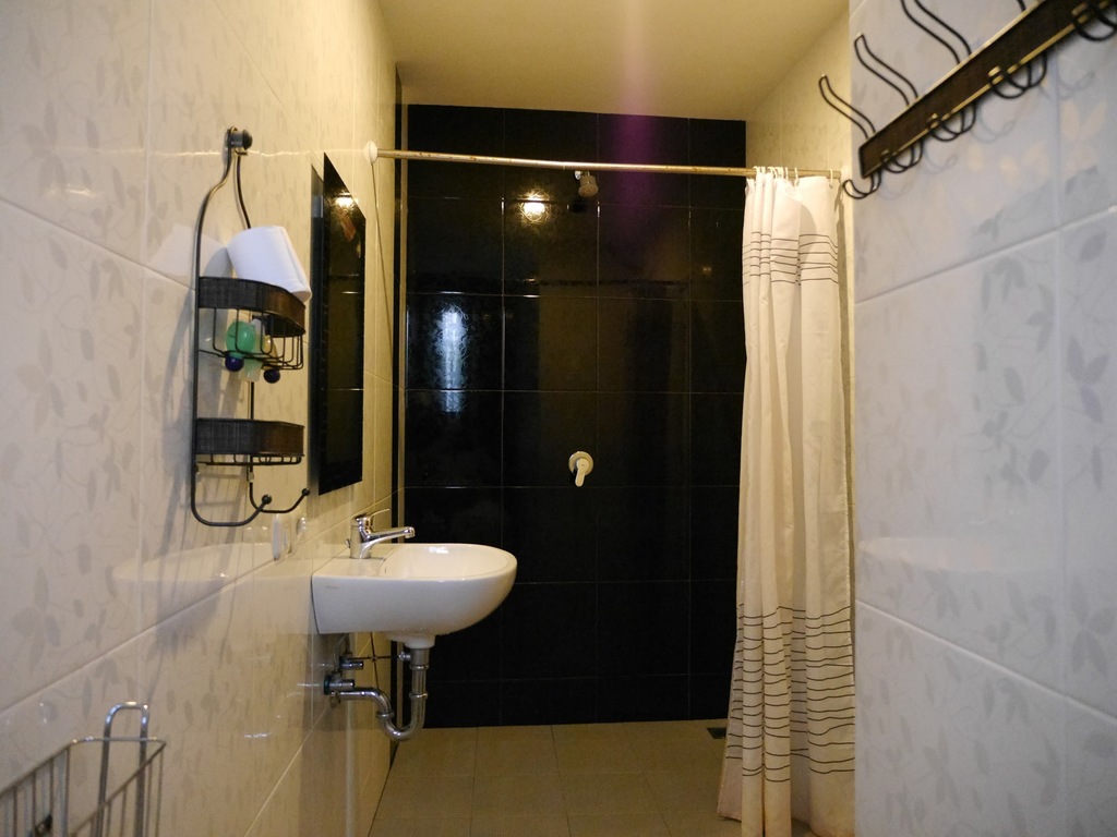 where to stay in gili trawangan | all bases covered in the bathroom