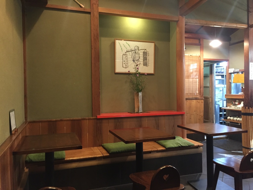 places to eat in kamakura | relaxing décor at dankazurakosuzu