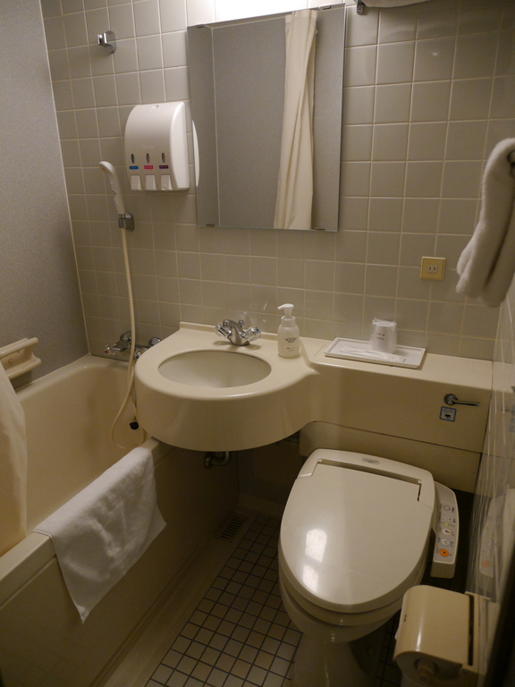 hotels in in sendai | a highly functional bathroom with plenty of hot water and water pressure