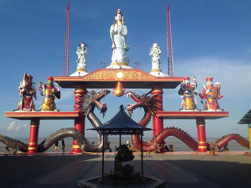 temples to visit in indonesia | hong san tang temple, surabaya, dedicated to the goddess of mercy