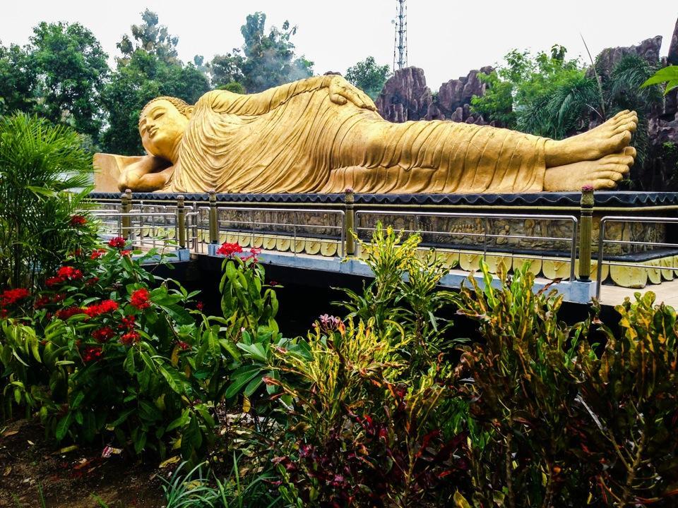 temples to visit in indonesia | maha vihara mojopahit in mojokerto, home of the world's 2nd largest sleeping buddha