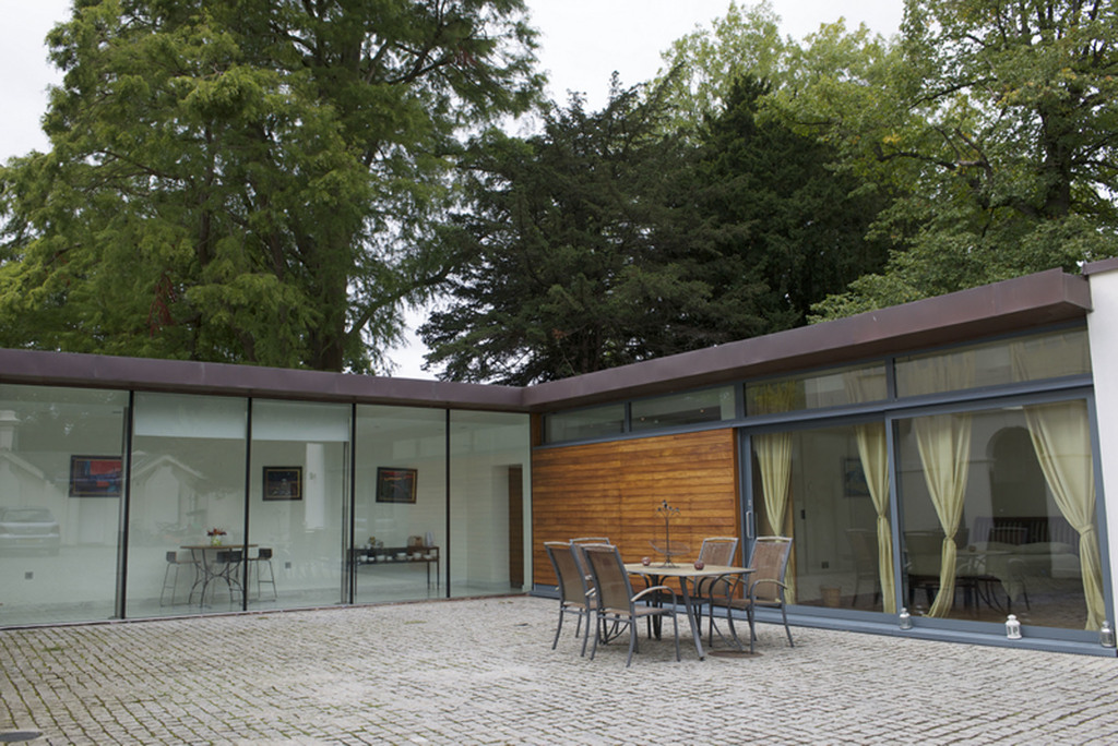 Belair Cottages, courtyard and guests wing
