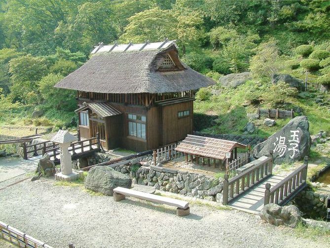 onsens in fukushima | an old hot spring hut in which people relax