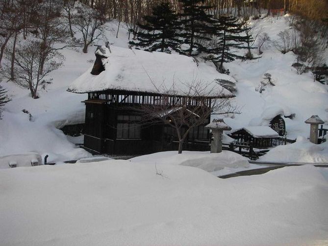 onsens in fukushima | a warm open-air bath to enjoy the snow in winter