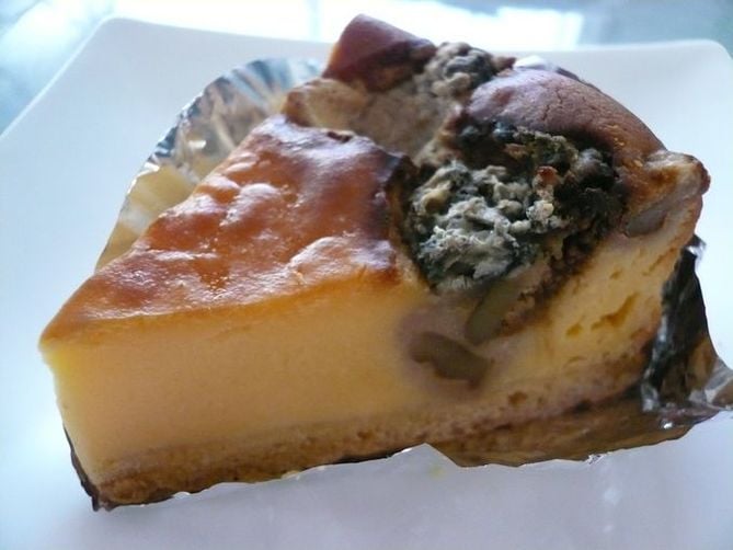 where to stay in unzen | the gorgonzola cheese cake has a nice rich taste