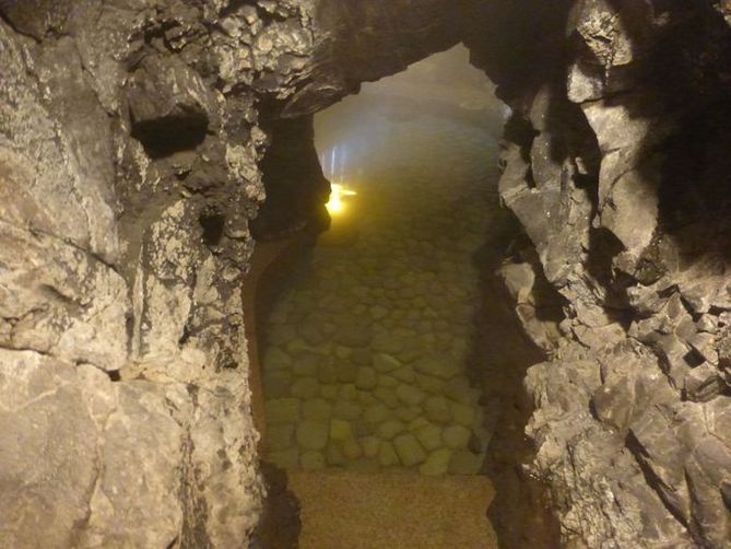 located halfway between the indoor and outdoor baths, kodakara-no-yu is famous for fertility