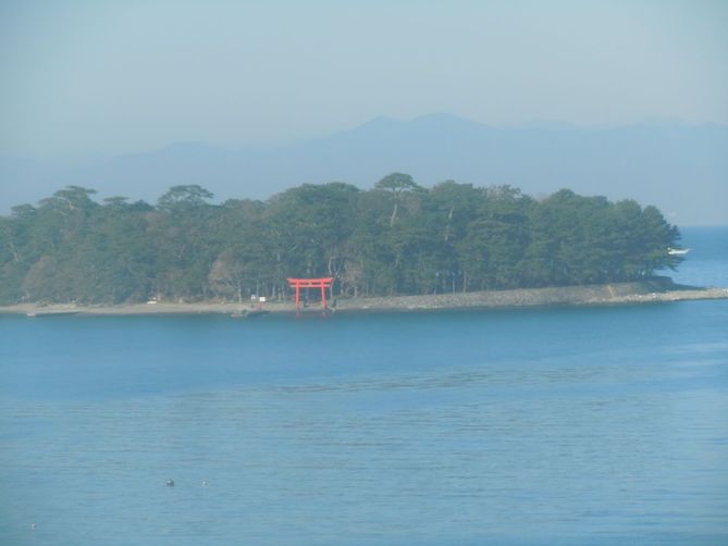 onsens in numazu | the symbol of heda! the vermillion torii