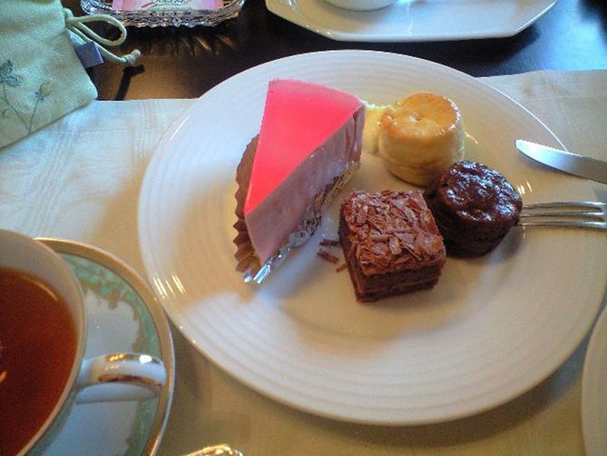 luxury hotels in osaka rihga royal hotel osaka | afternoon tea and aperitif in the executive lounge