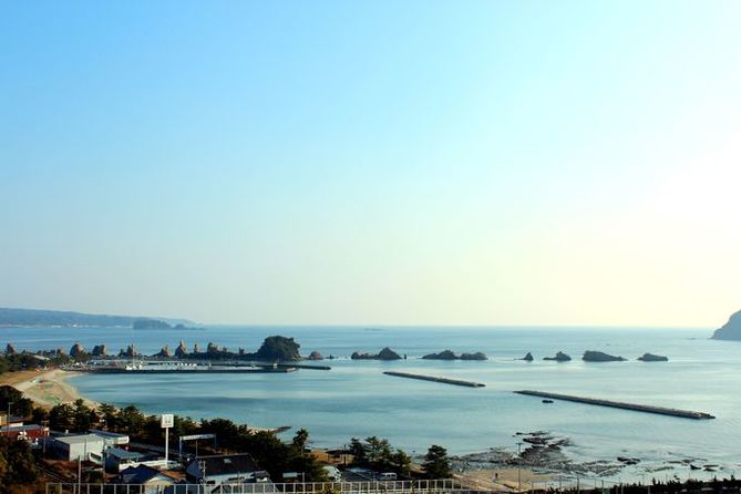 luxury hotels in kushimoto | you can see the panorama view to the popular hashikuiiwa rocks from the room!