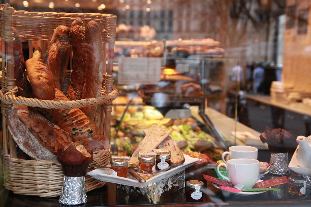 things to do in marais | alternative boutiques and bars