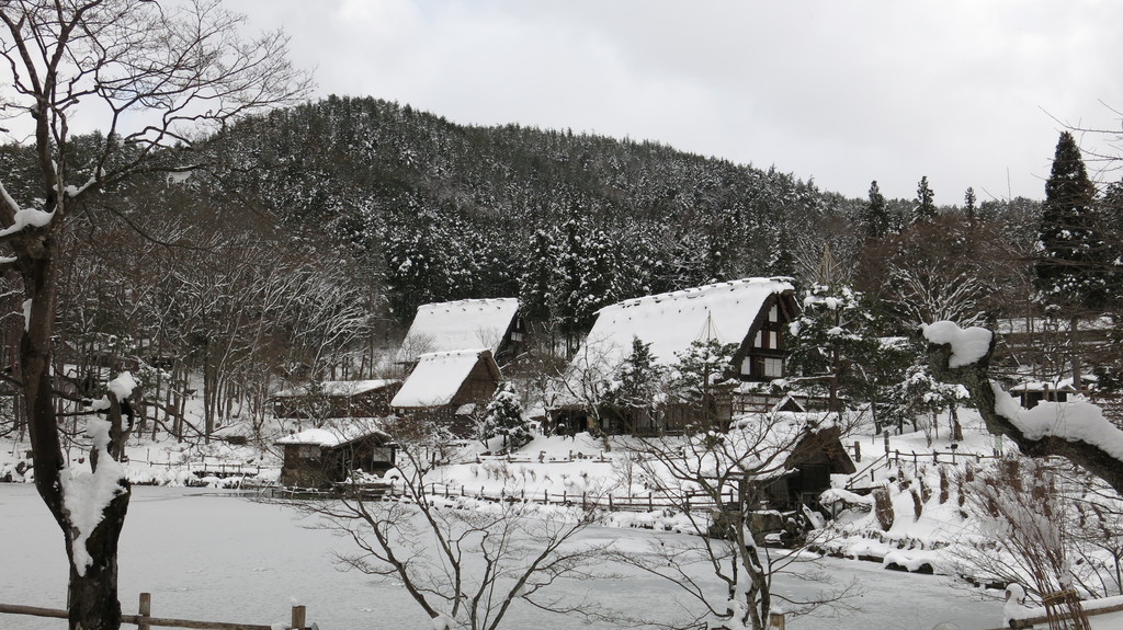 attractions in hida minzoku mura folk village | a nice quiet stroll around the village