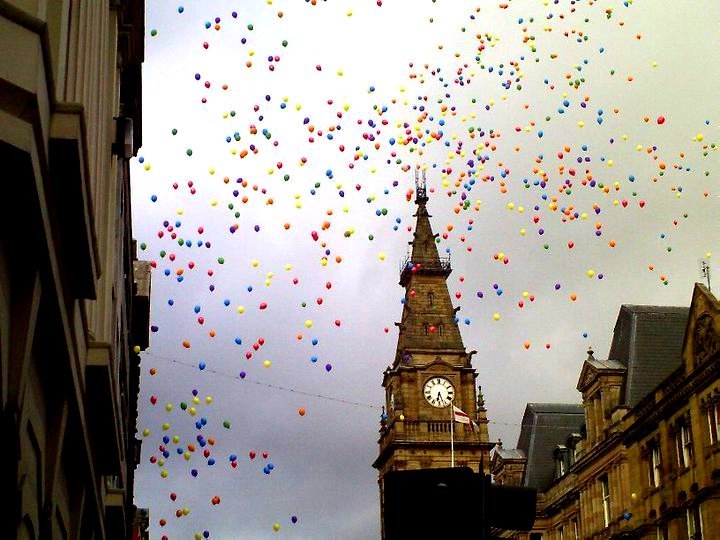 festivals in liverpool | watch a colourful balloon release
