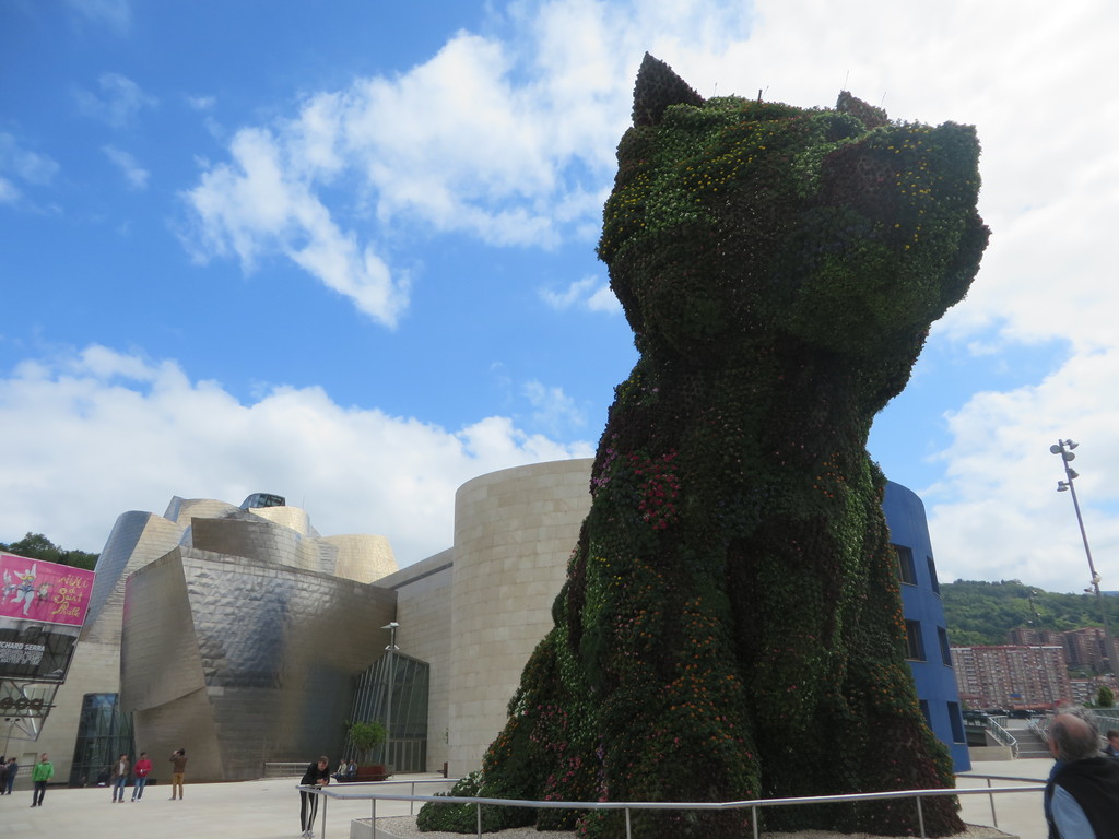 museums in in bilbao old town | artistic surroundings with famous sculptures