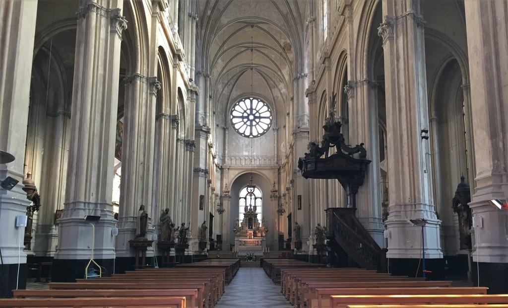 historical places in brussels region | go inside and find all the artistic features of eglise sainte-catherine’s interior