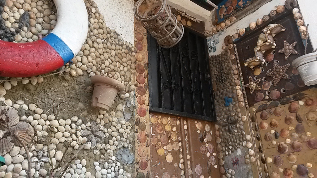 A workshop of shell-made craft