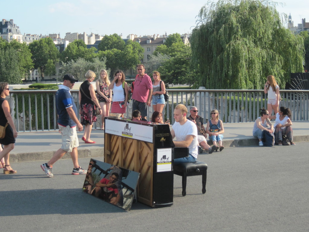 attractions in left bank | pont saint louis