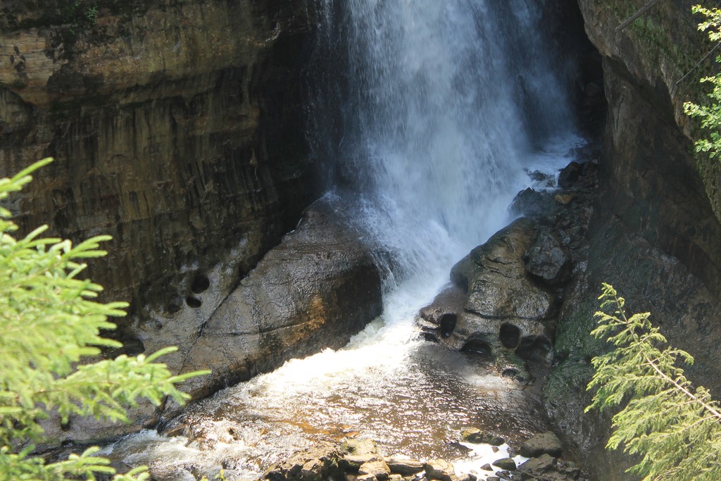 The boulder beneath the falls has eroded into a skull. 