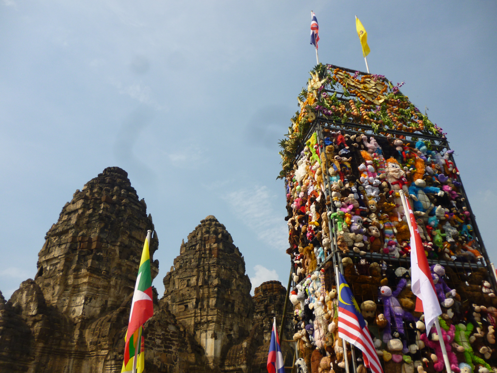 festivals in lop buri | fun and games in the grounds of a historic temple