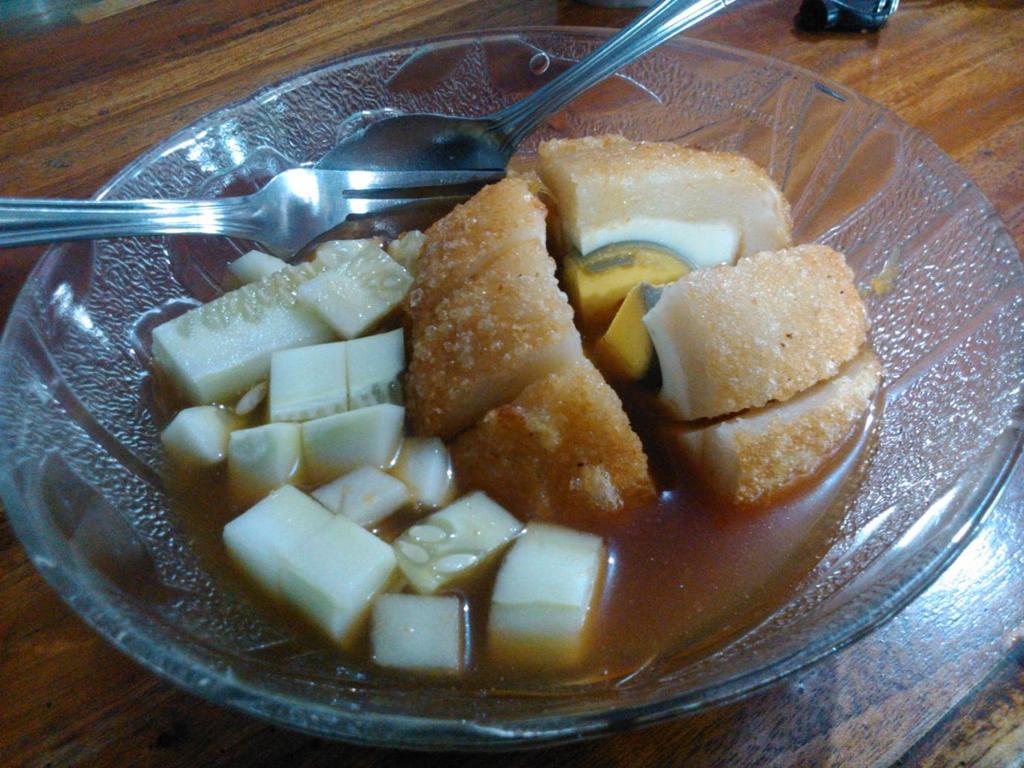 food to try in indonesia | pempek: delicious fishcake from south sumatera