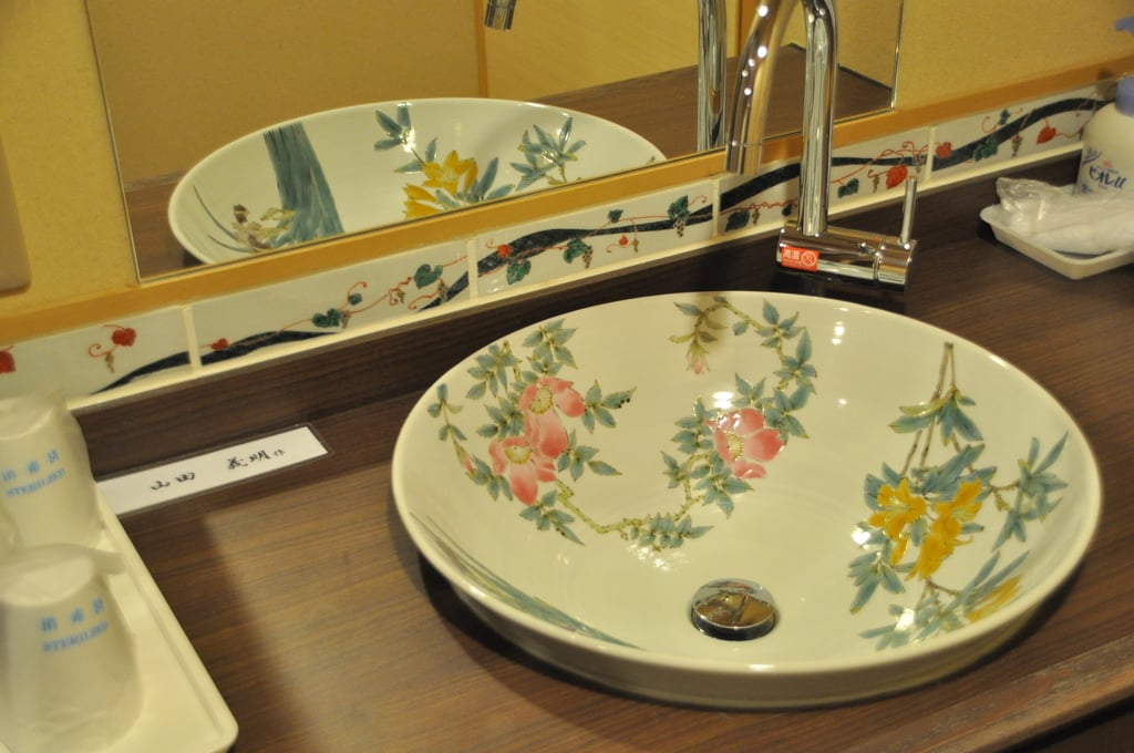 cheap hotels in komatsu | how vibrant! even the sink is made in kutani ware!