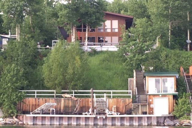 airbnb rocky mountain house | sylvan serenity