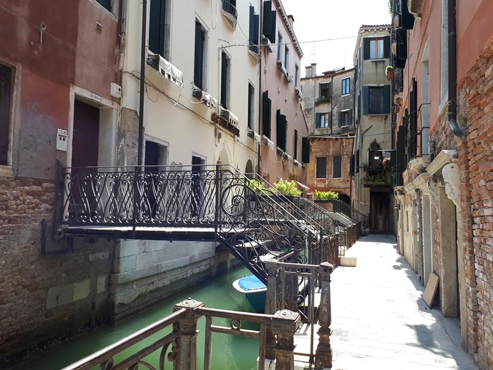 best time in venice | familiarise yourself with narrow streets and bridges