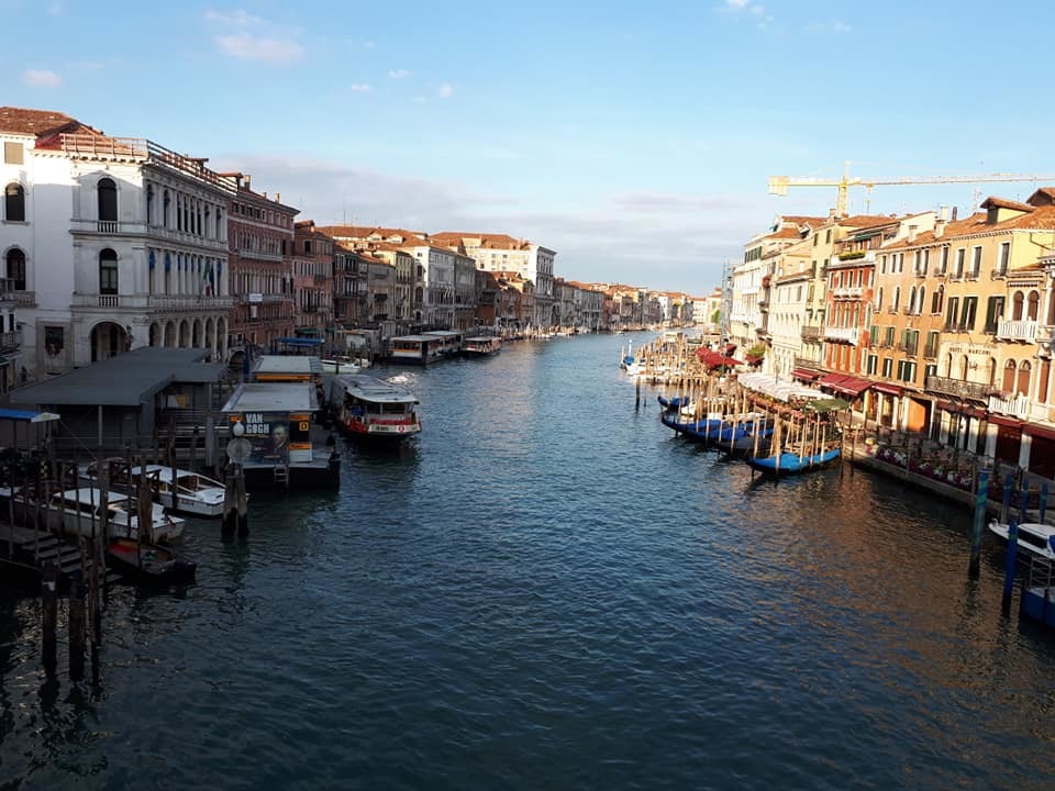 best time in venice | cross the rialto bridge and see locals at the rialto market